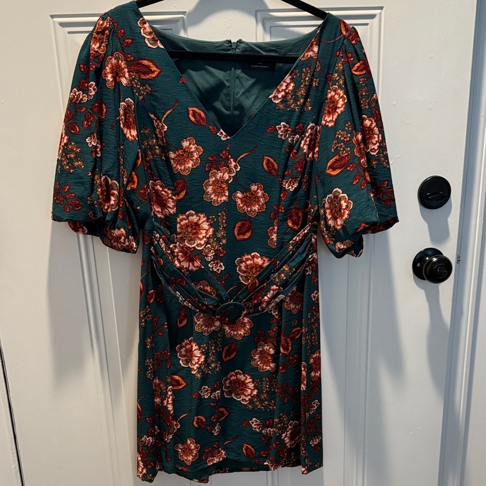 Elegant Floral Mini Dress in Green